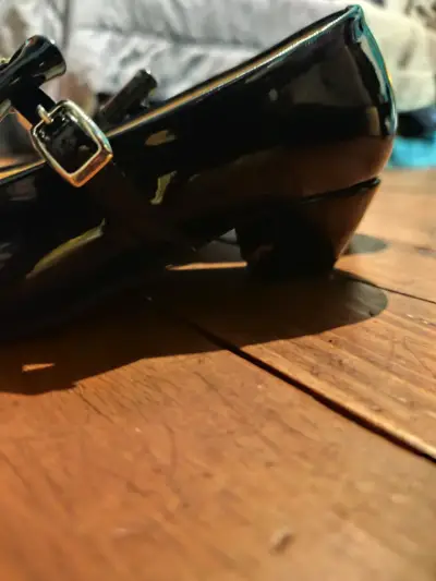 Zapatos de charol negros para niña con moño - miniatura 2