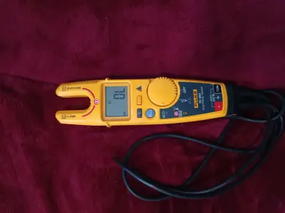 Probador eléctrico Fluke T5-600 con pantalla digital - miniatura 1