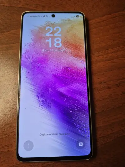 Samsung Galaxy A73 5G en buen estado con funda - miniatura 1