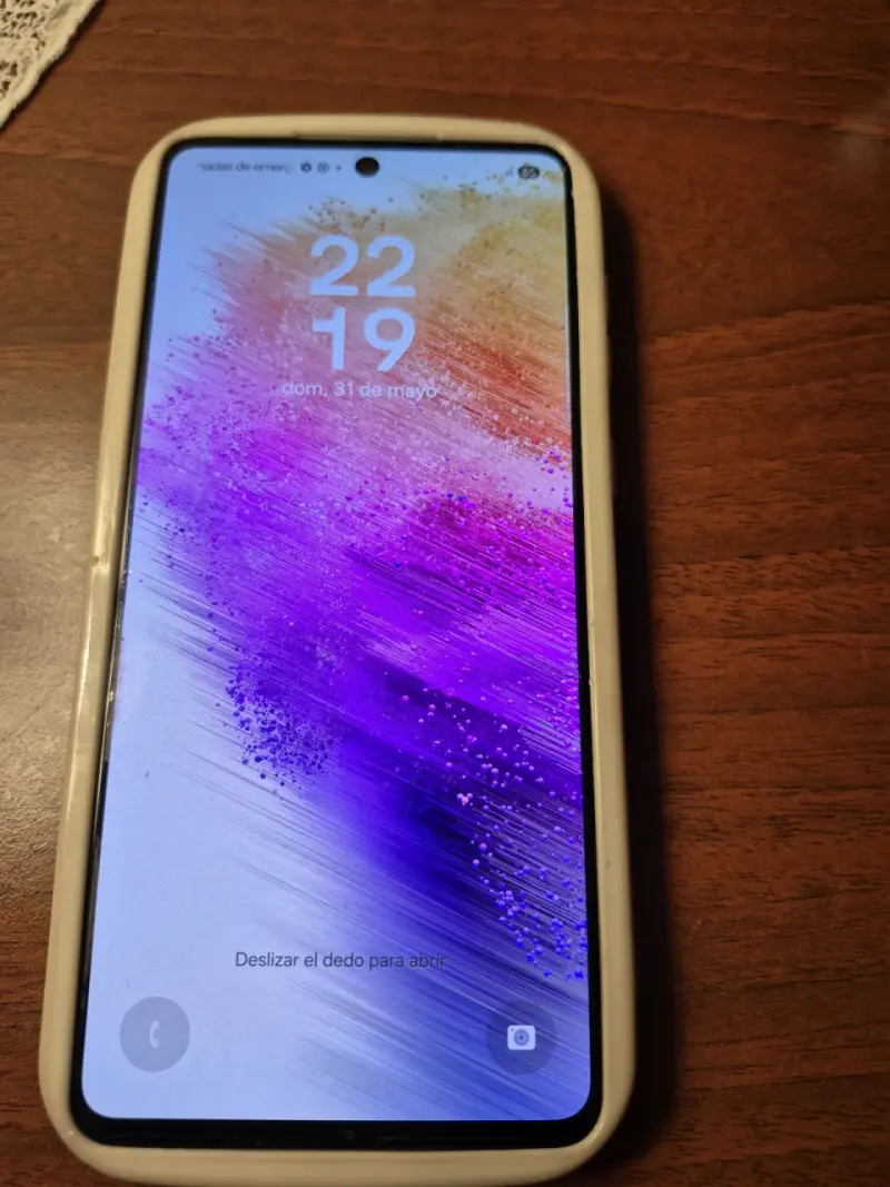 Samsung Galaxy A73 5G en buen estado con funda - 2