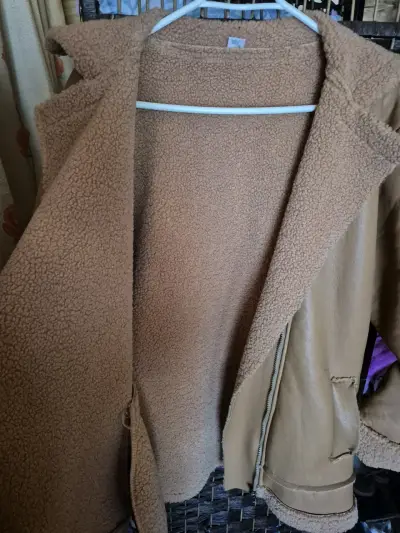 Chaqueta de cuero sintético con forro de borrego - miniatura 2