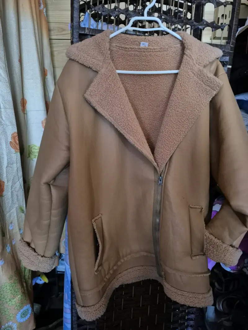 Chaqueta de cuero sintético con forro de borrego - 3