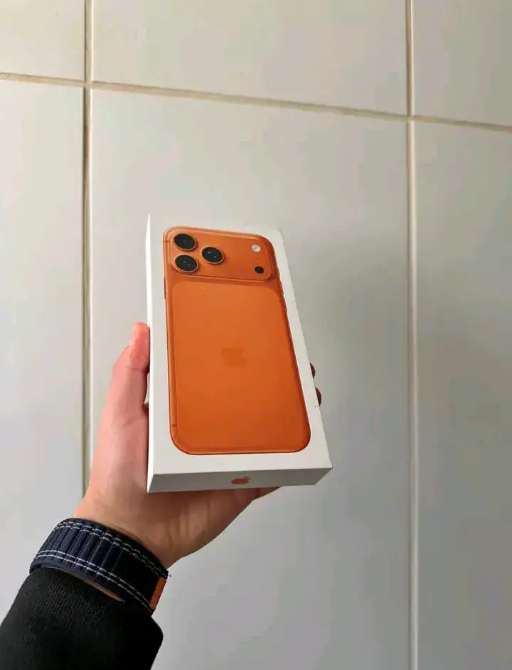 iPhone 17 Pro Max color naranja nuevo - 2