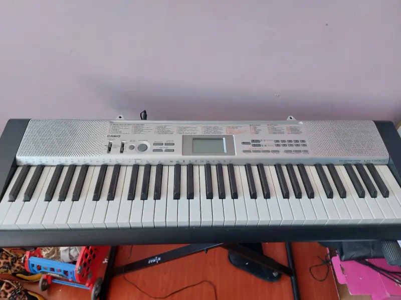 Teclado Casio LK-130 con soporte ajustable - 2