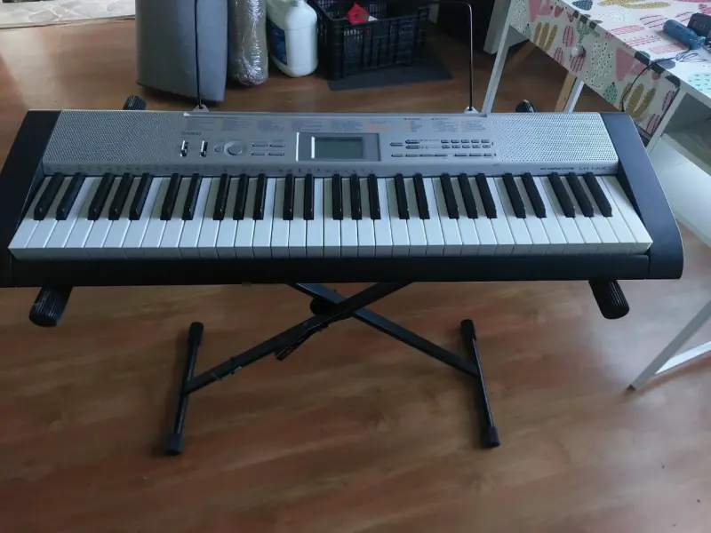 Teclado Casio LK-130 con soporte ajustable - 3