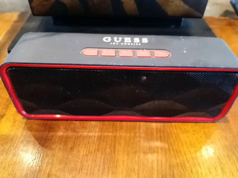 Parlante Bluetooth Guess Los Angeles portátil - 1