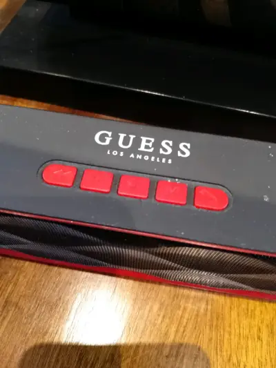 Parlante Bluetooth Guess Los Angeles portátil - miniatura 2