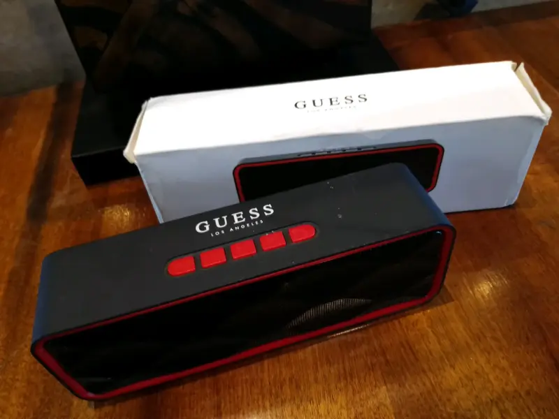 Parlante Bluetooth Guess Los Angeles portátil - 3