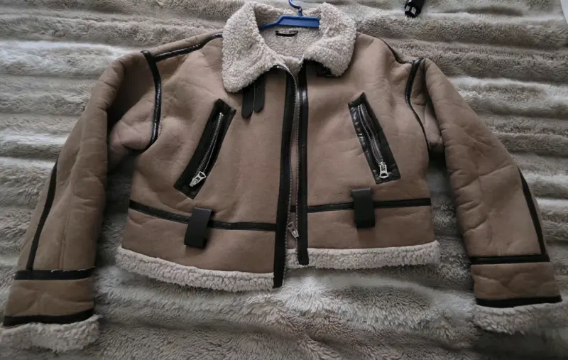 Chaqueta de aviador beige con forro de borrego - 1