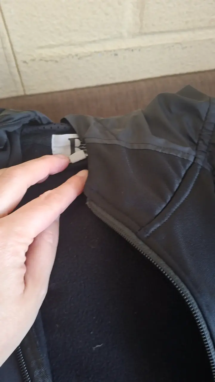 Poleron negra con cierre para hombre talla M - 1