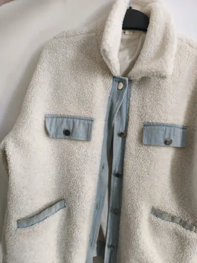 Chaqueta  con detalles de mezclilla - miniatura 1