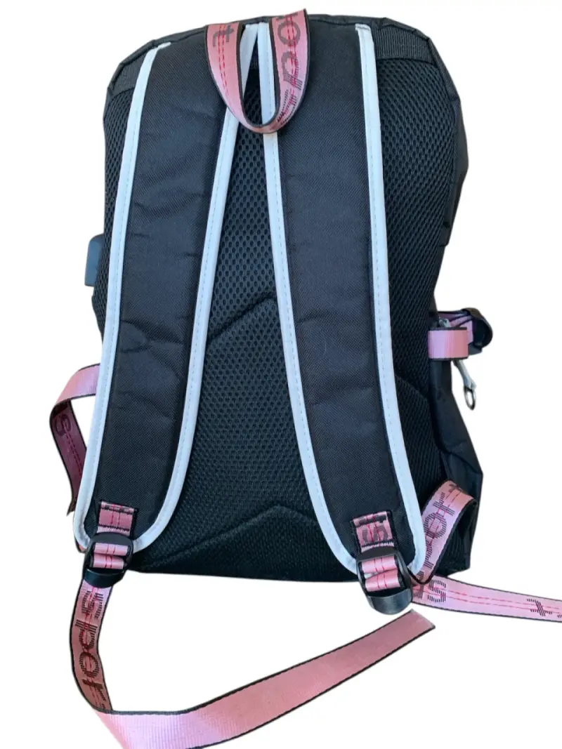 Mochila negra con diseño de Stitch y correas rosadas - 2