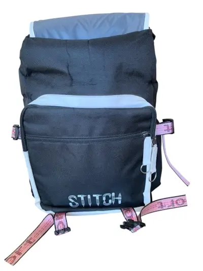 Mochila negra con diseño de Stitch y correas rosadas - miniatura 5
