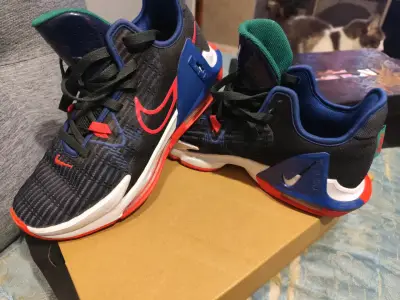 Zapatillas deportivas Nike negras y rojas - miniatura 1