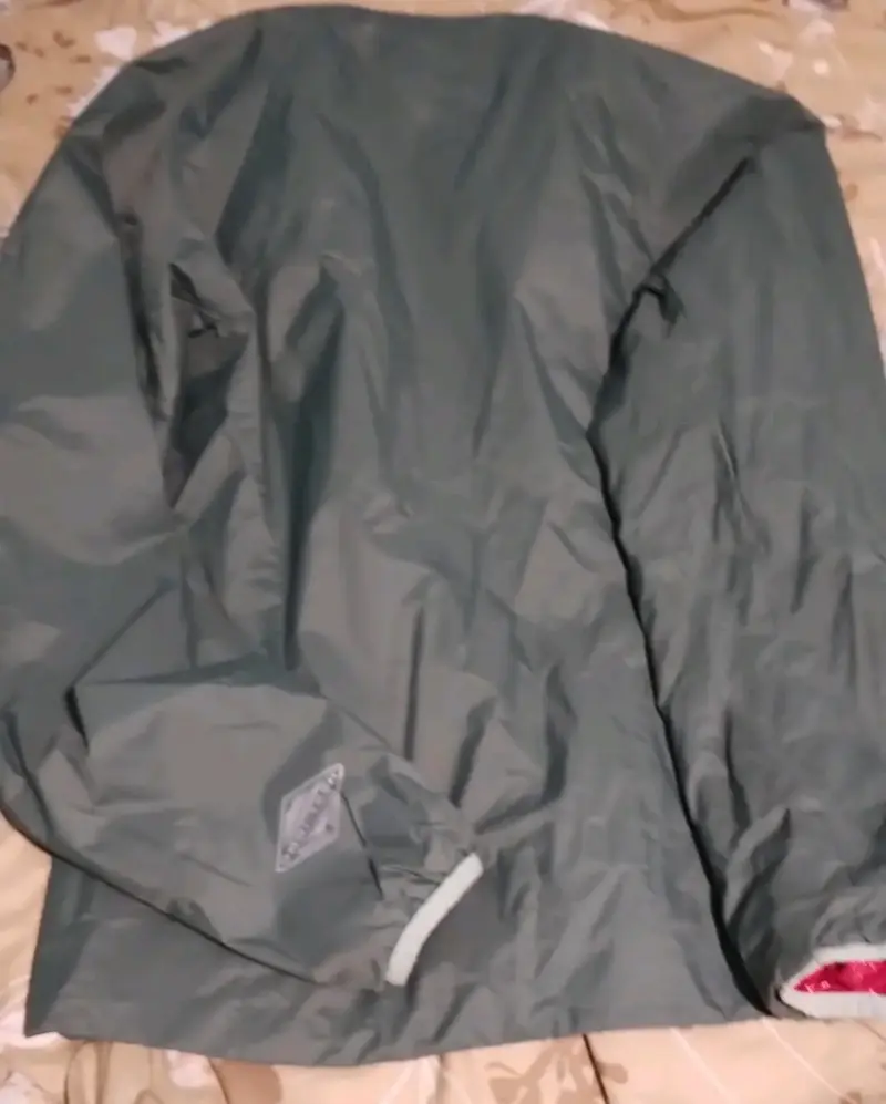 Chaqueta impermeable Columbia verde con capucha - 3