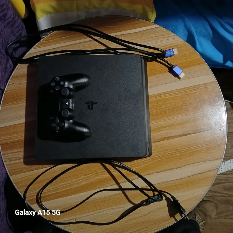 Se vende mi ps4 slim 1tb original - 3