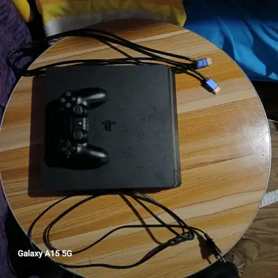 Se vende mi ps4 slim 1tb original - miniatura 3