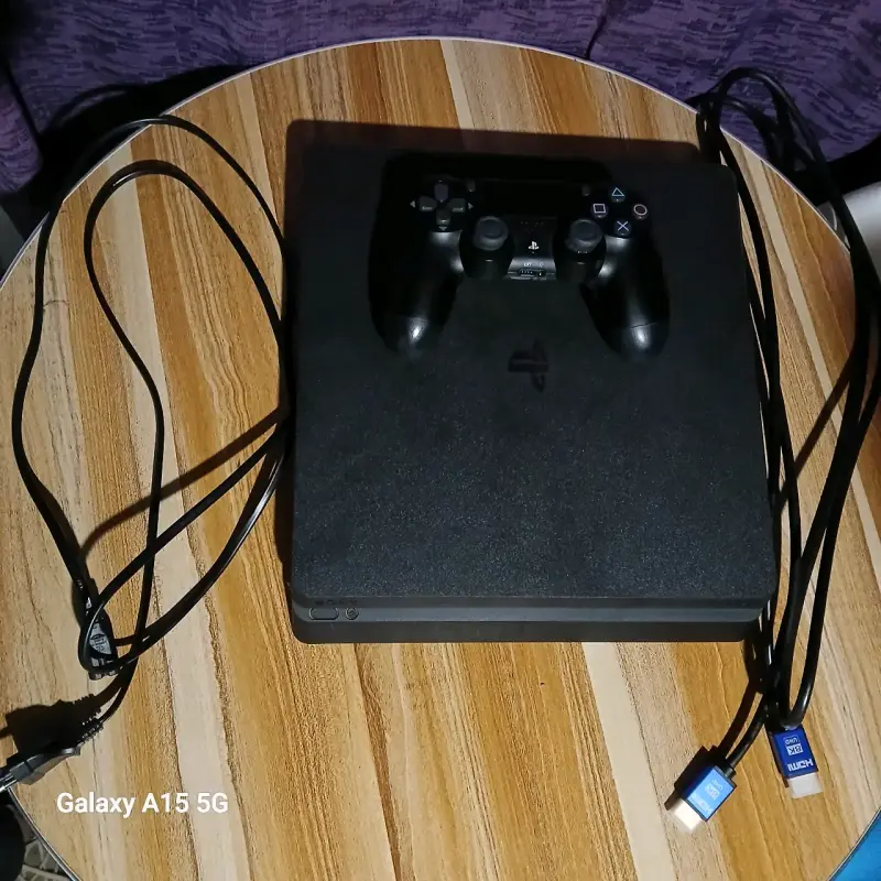 Se vende mi ps4 slim 1tb original - 4