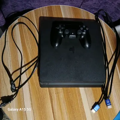 Se vende mi ps4 slim 1tb original - miniatura 4
