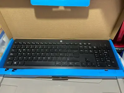 Teclado inalámbrico HP en caja original - miniatura 1