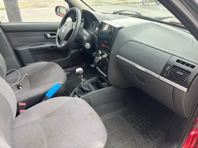 Fiat Palio rojo en buen estado - miniatura 1