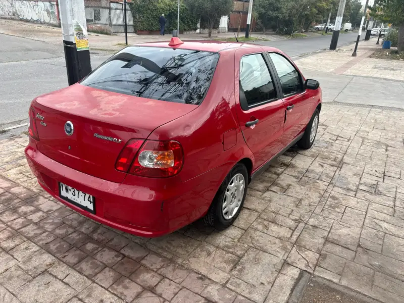 Fiat Palio rojo en buen estado - 2