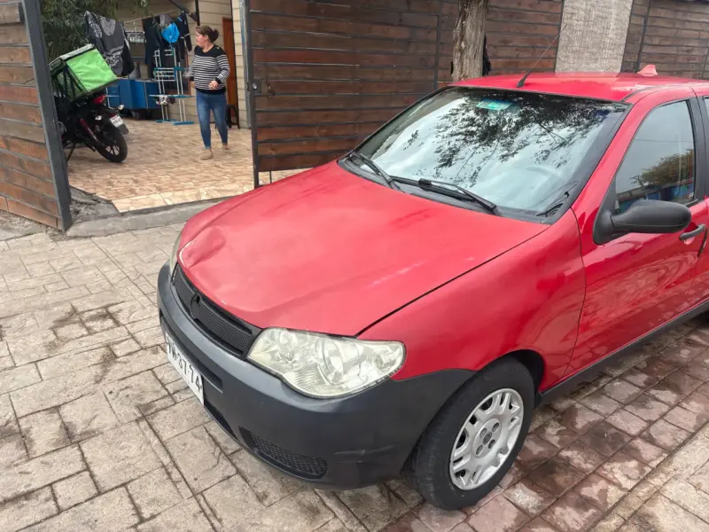 Fiat Palio rojo en buen estado - 3