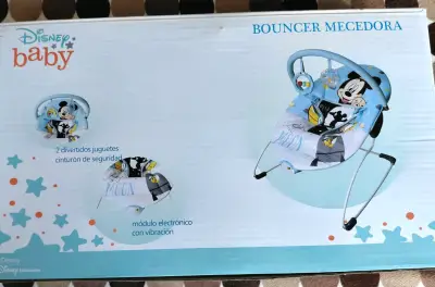 Mecedora Bouncer Disney Baby con Juguetes - miniatura 1