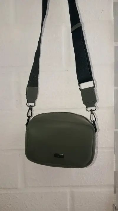 Bandolera negra Index con correa ajustable - miniatura 1