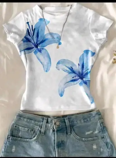 Polera blanca con estampado floral azul - miniatura 1