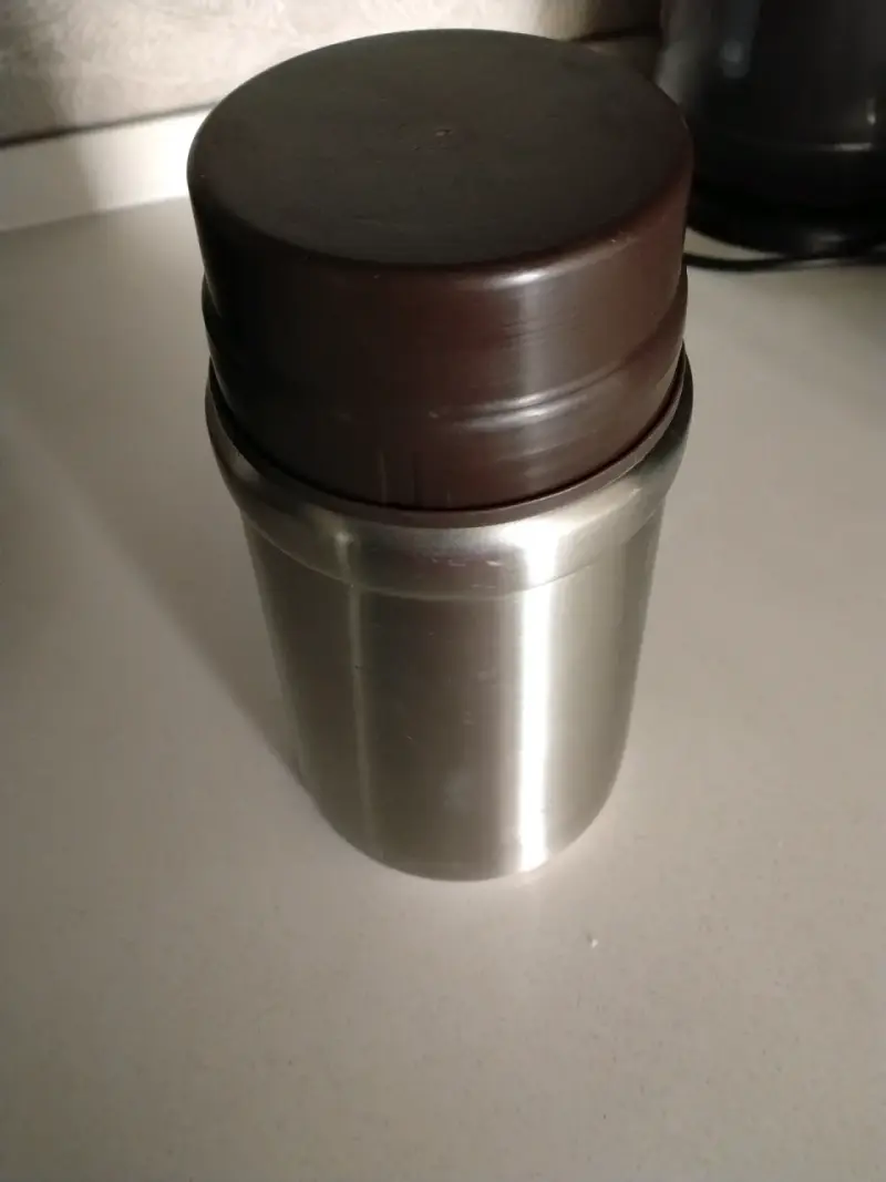 Termo de acero inoxidable con tapa hermética - 1