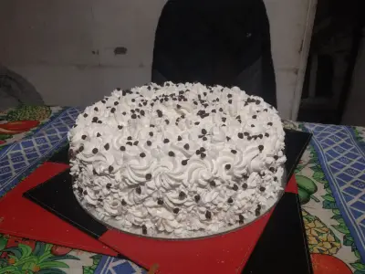 Torta de Cumpleaños Decorada con Velas - miniatura 5