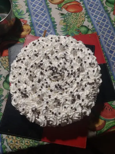 Torta de Cumpleaños Decorada con Velas - miniatura 6