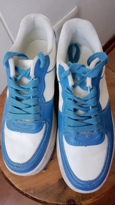 Zapatillas deportivas azul y blanco para hombre - miniatura 3