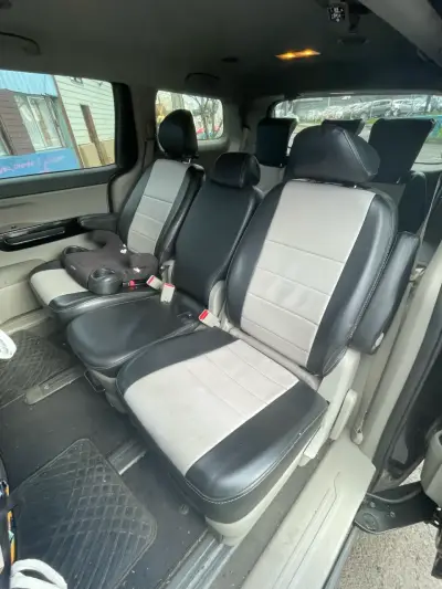 Minivan familiar en buen estado - miniatura 6