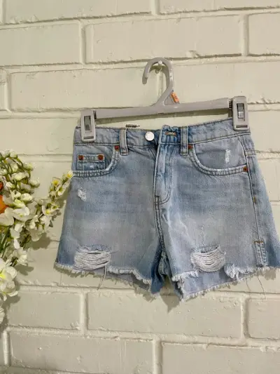 Shorts de mezclilla desgastados para niña Zara - miniatura 1