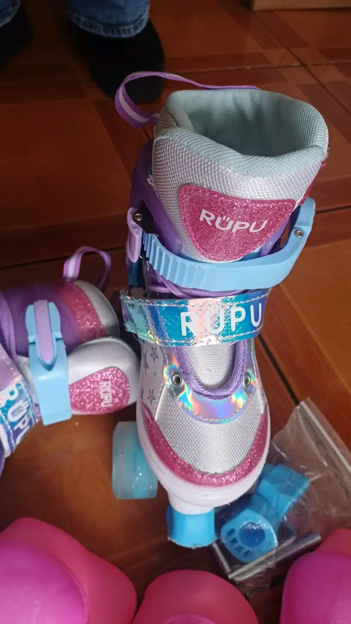 Patines de cuatro ruedas para niña con protecciones - 3
