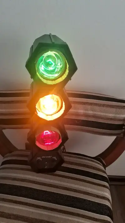 Semáforo decorativo con luces LED - miniatura 2