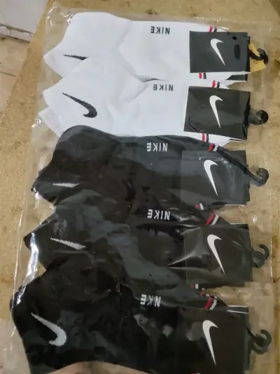 Pack de calcetines deportivos Nike blancos y negros - miniatura 1