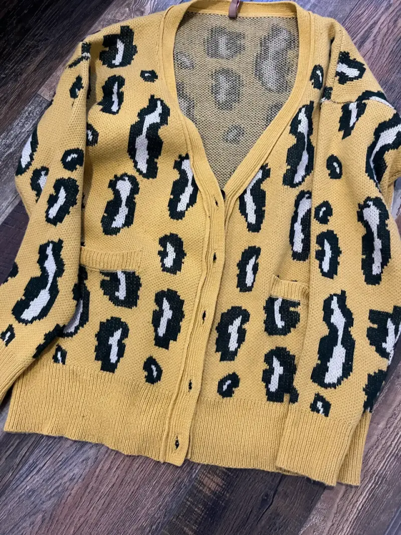 Cárdigan amarillo con estampado animal print