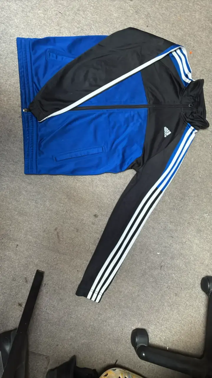 Chaqueta deportiva Adidas negra y azul para niños - 1