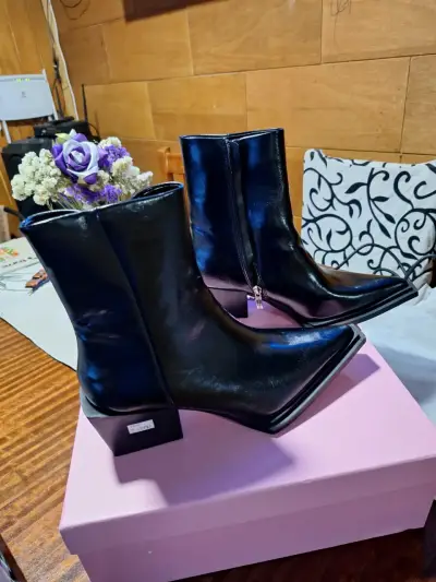 Botines de cuero negro con tacón cuadrado - miniatura 1