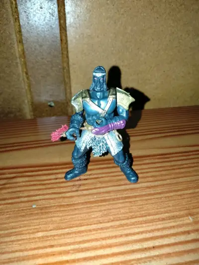 Figura de acción guerrero con armadura y arco - miniatura 1