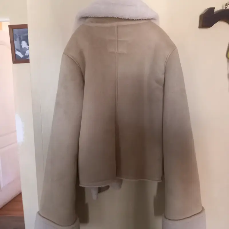 Chaqueta de mujer beige con forro de lana - 1