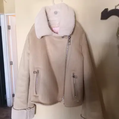 Chaqueta de mujer beige con forro de lana - miniatura 2