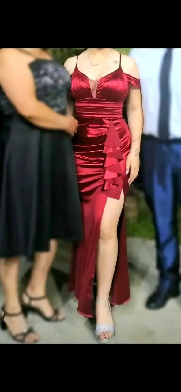 Vestido largo rojo de fiesta con abertura - 1