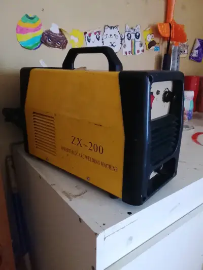 Soldadora Inversora ZX7-200 (precio conversable) - miniatura 1