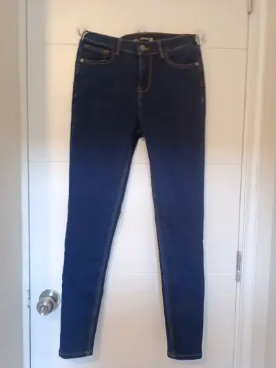 Jeans ajustados azul oscuro para mujer - miniatura 1