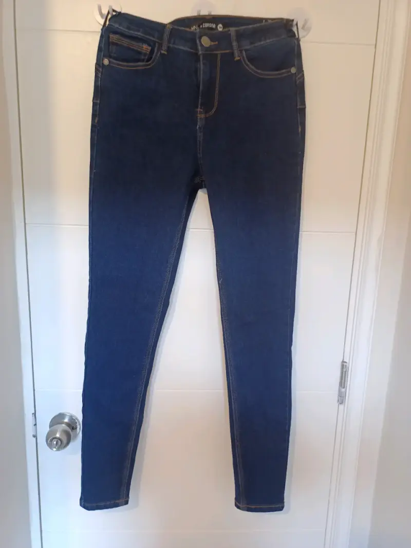 Jeans ajustados azul oscuro para mujer - 2