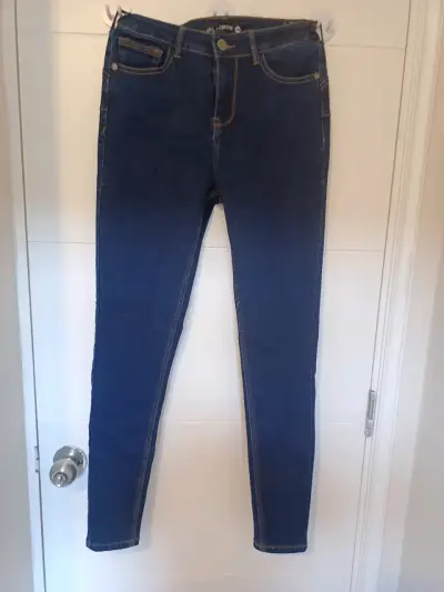 Jeans ajustados azul oscuro para mujer - miniatura 2